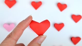 Cómo HACER CORAZONES de PAPEL en 3D ❤️  Easy origami heart tutorial  Lluna May [upl. by Ariela]