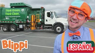 Blippi Recicla con los Camiones de la Basura  Aprende con Blippi  Blippi Español  Moonbug Kids [upl. by Flavius]